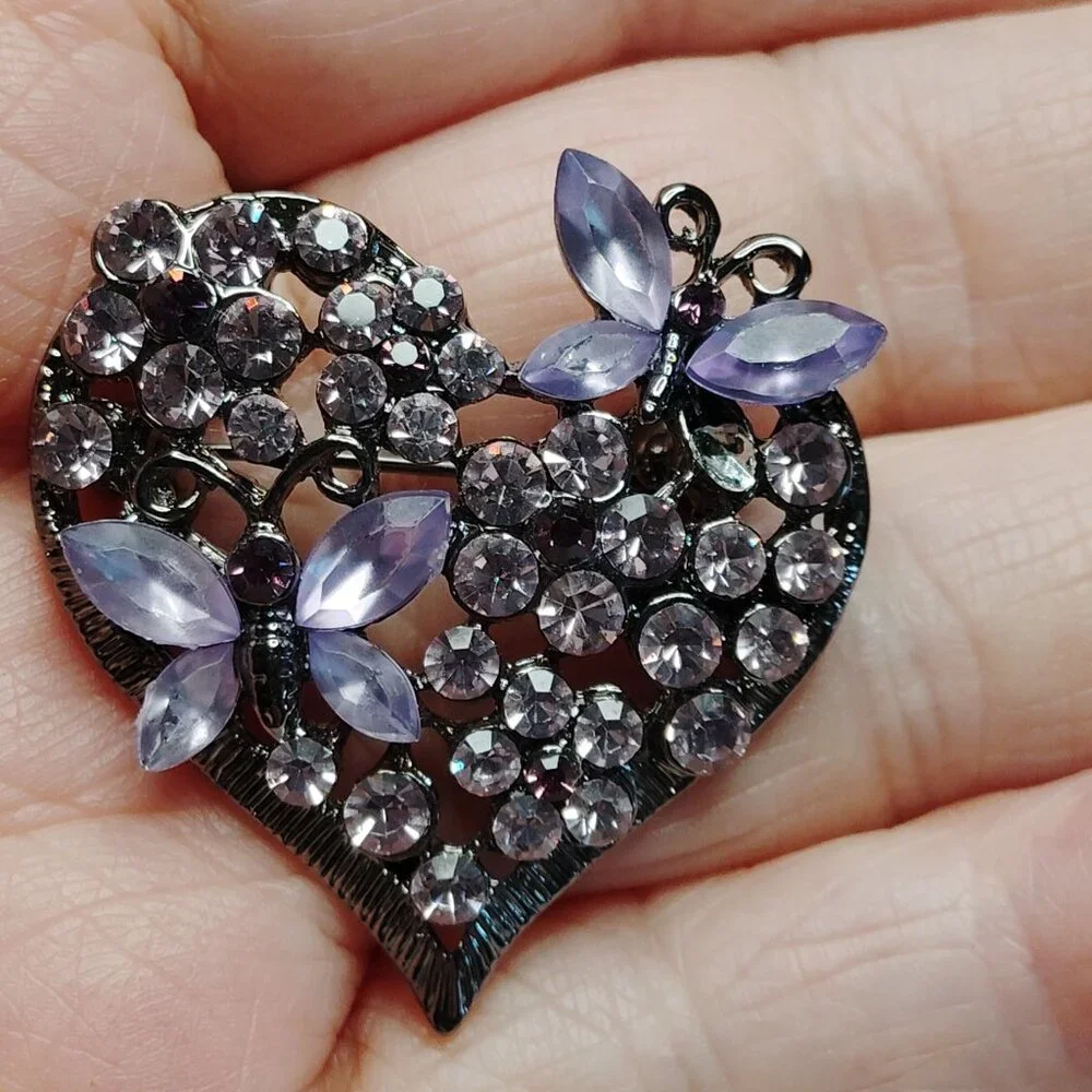 N/A charming heart‑shaped